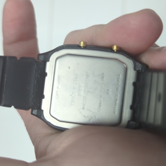 Ultra Rare Vintage Analog 90's Watch - Picture 6 of 9